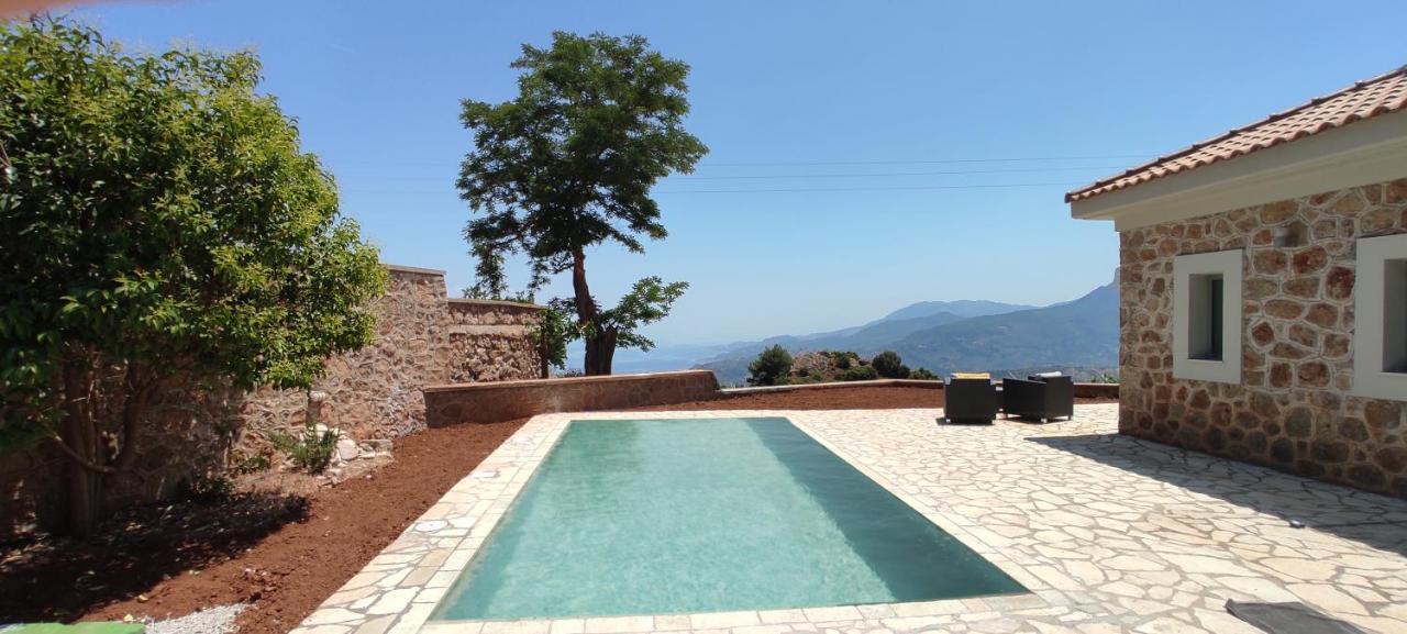 Villa Serenis Porovitsa エクステリア 写真