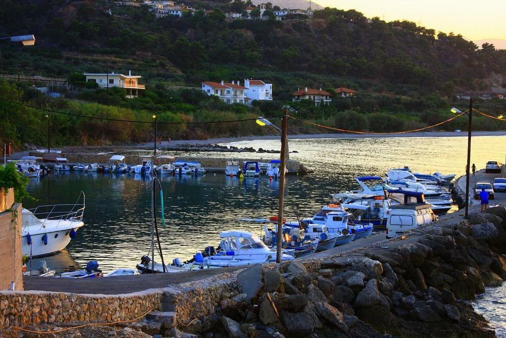 Villa Serenis Porovitsa エクステリア 写真