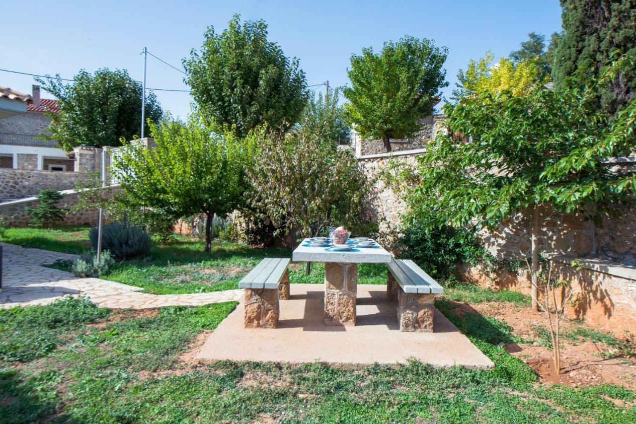 Villa Serenis Porovitsa エクステリア 写真