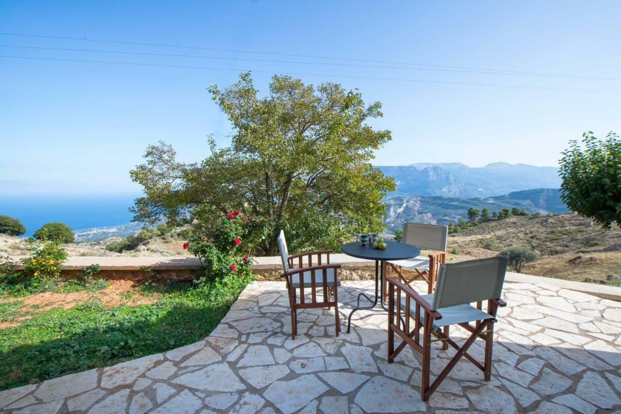 Villa Serenis Porovitsa エクステリア 写真