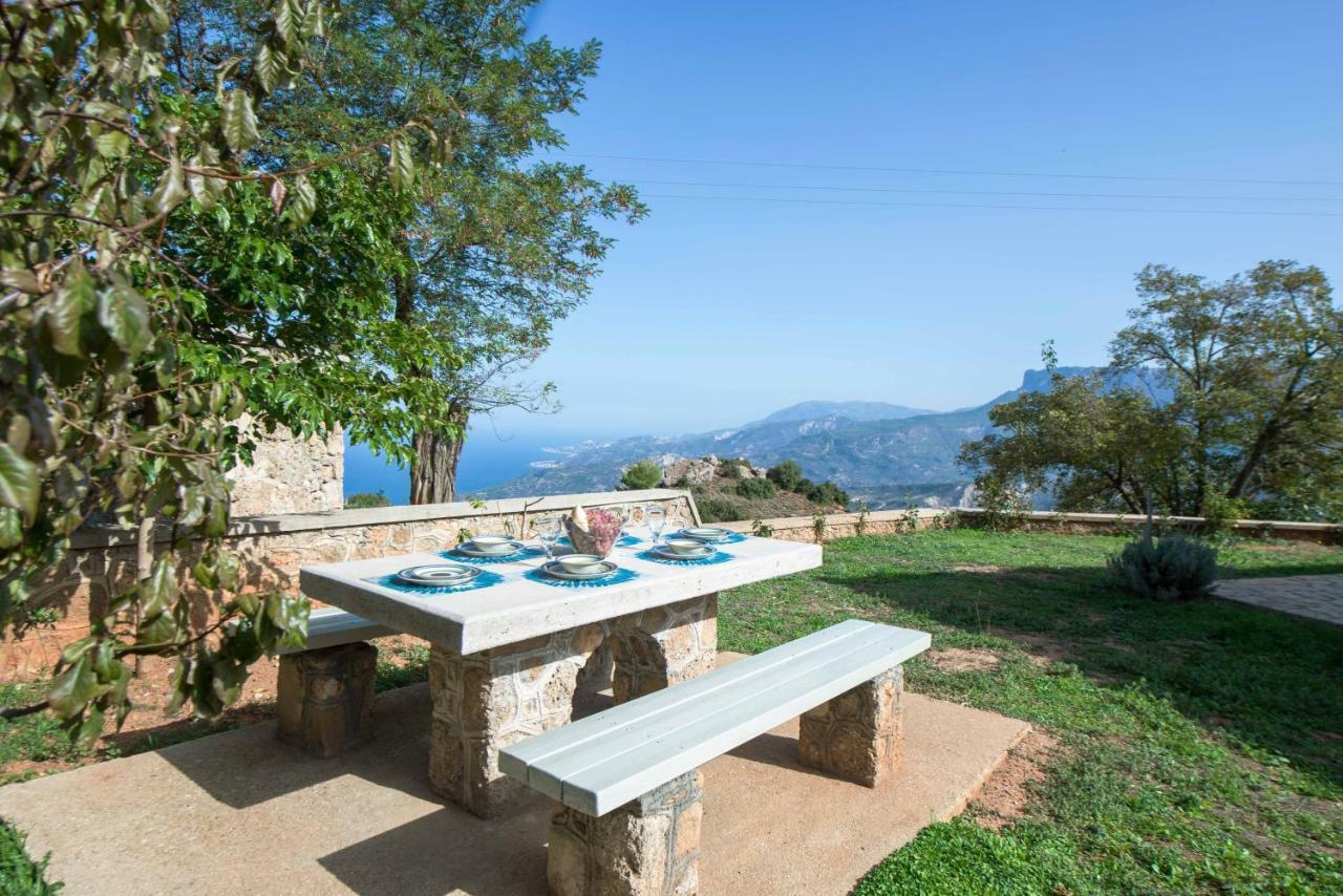 Villa Serenis Porovitsa エクステリア 写真