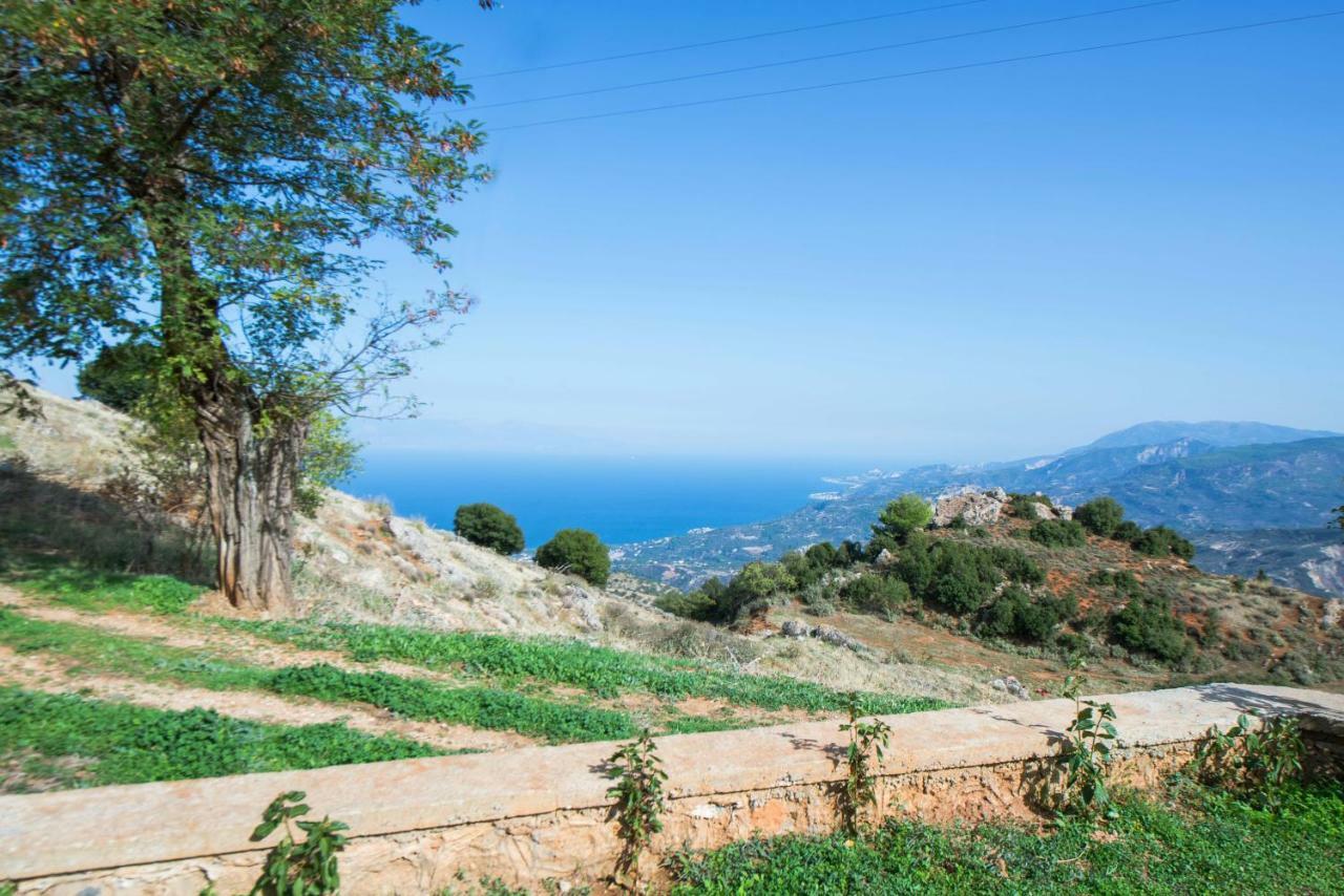 Villa Serenis Porovitsa エクステリア 写真